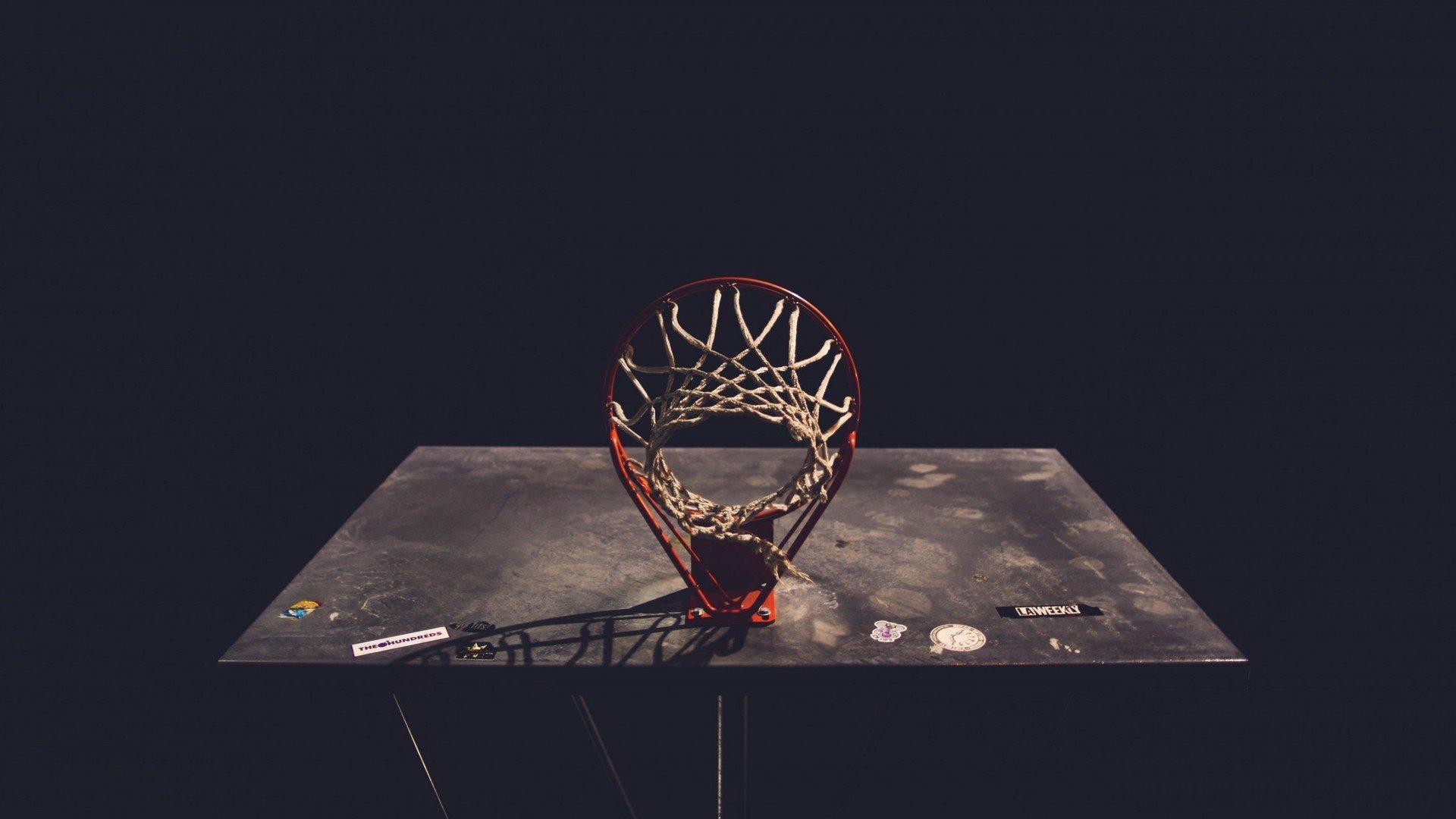 字母哥开局遇大麻烦!唐斯造犯规艺术发威,雄鹿巨星开场两分钟深陷犯规泥潭