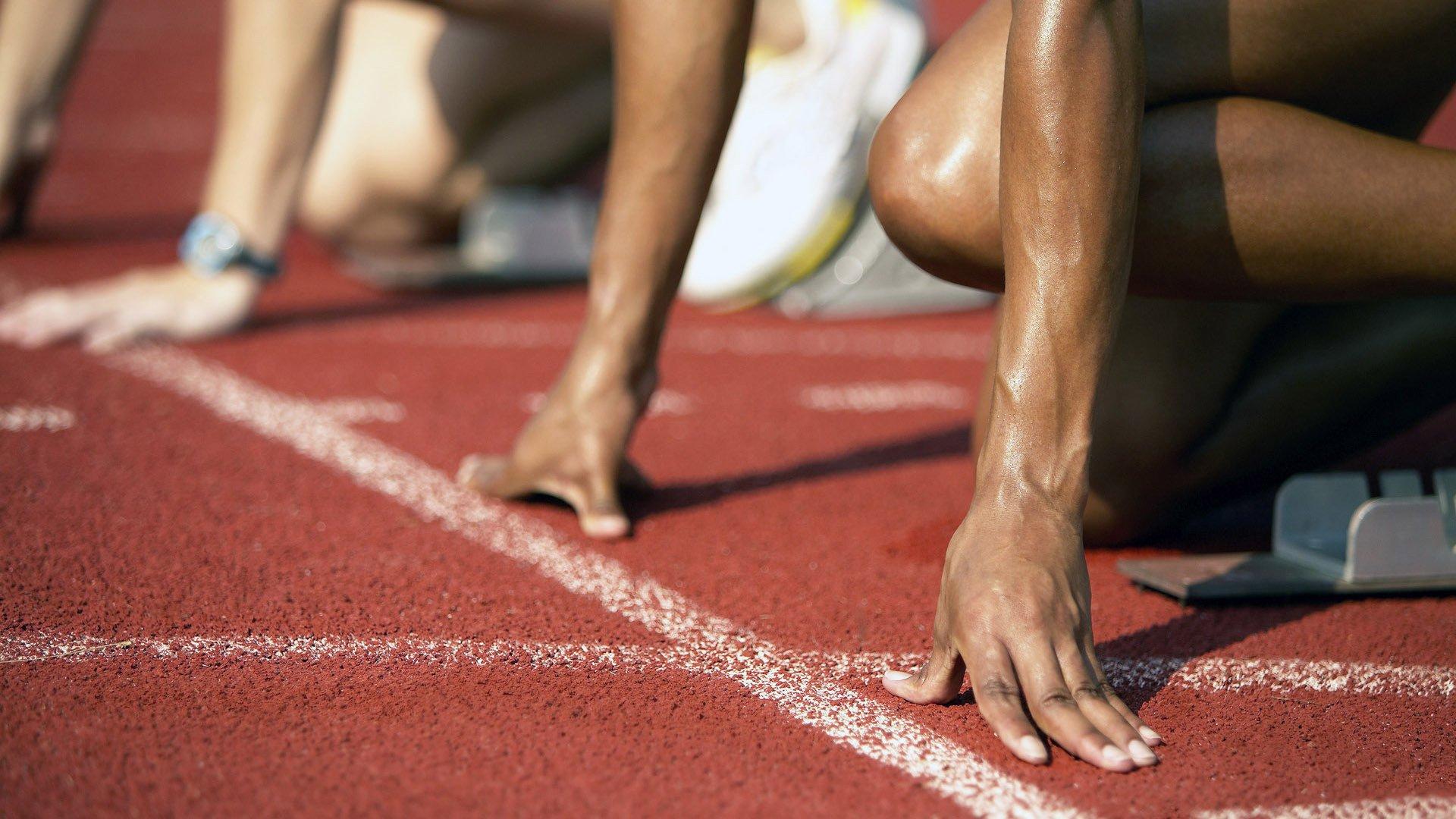 字母哥开局遇大麻烦!唐斯造犯规艺术发威,雄鹿巨星开场两分钟深陷犯规泥潭