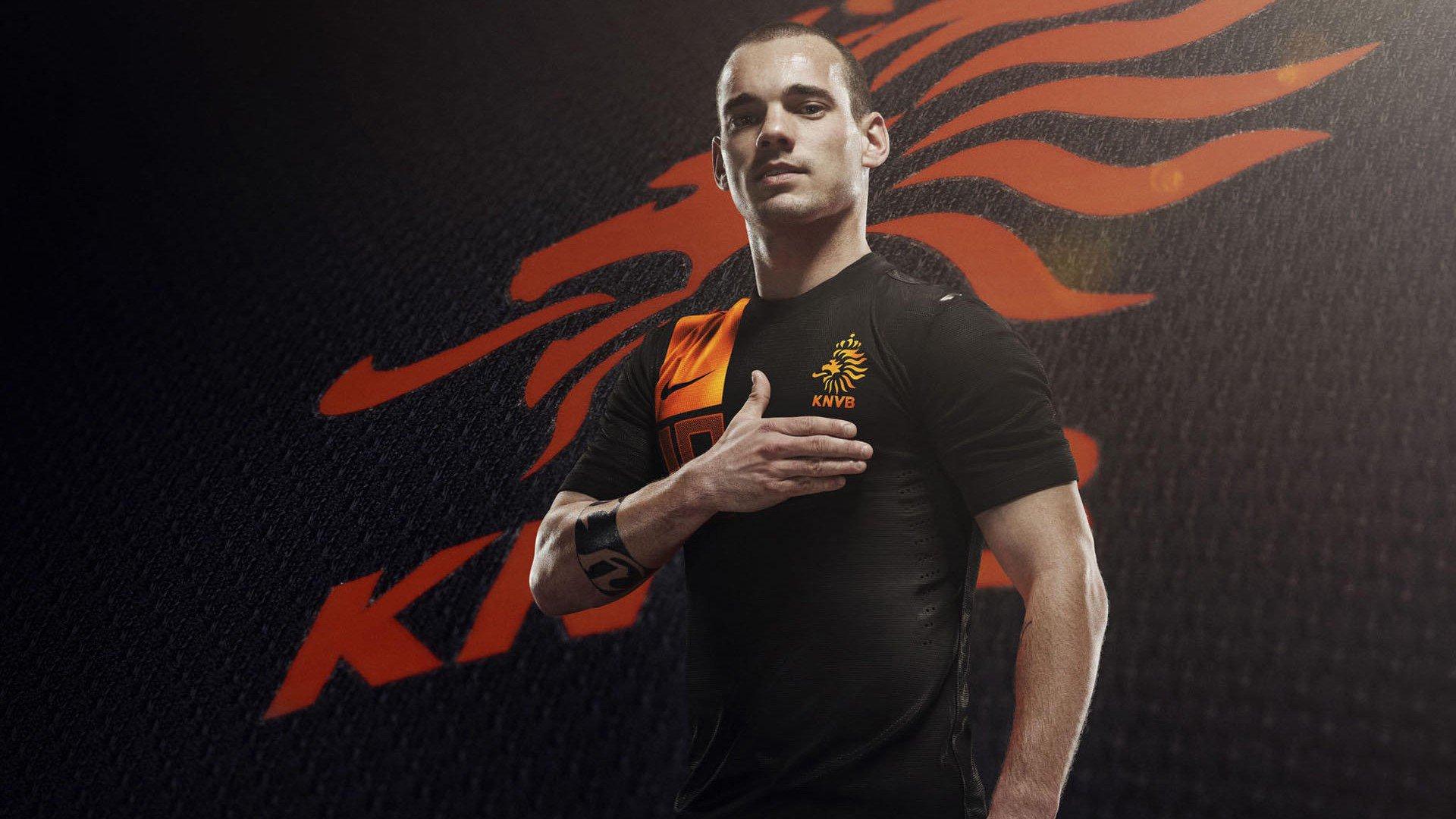 梦剧场惊现寒流！十人埃弗顿坚韧守胜，曼联主场爆冷陷低谷